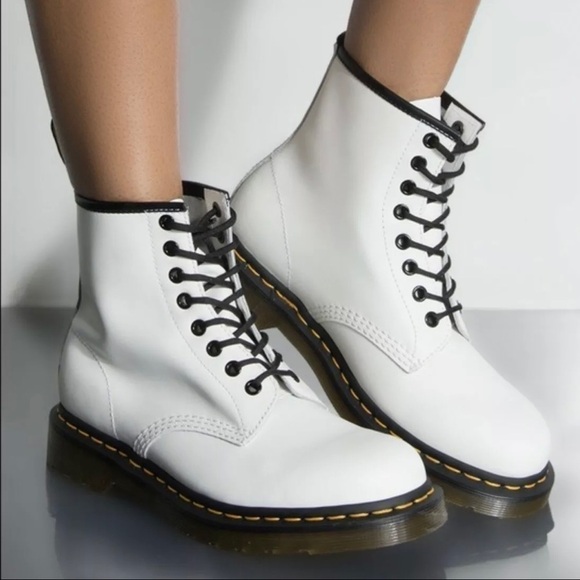DR. MARTENS 1460 (11821) SMOOTH LEATHER LACE UP BOOTS WHITE SIZE - 6 .US/37 .EU